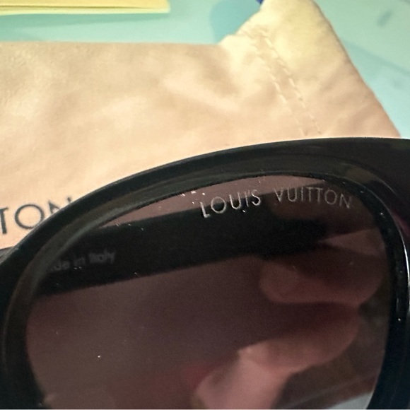 100% Louis Vuitton Sunglasses - Picture 2 of 6